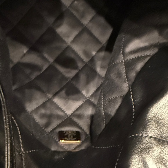 Chanel 22 small size Black Leather Shoulder Bag with Gold Chain - Picture 13 of 13